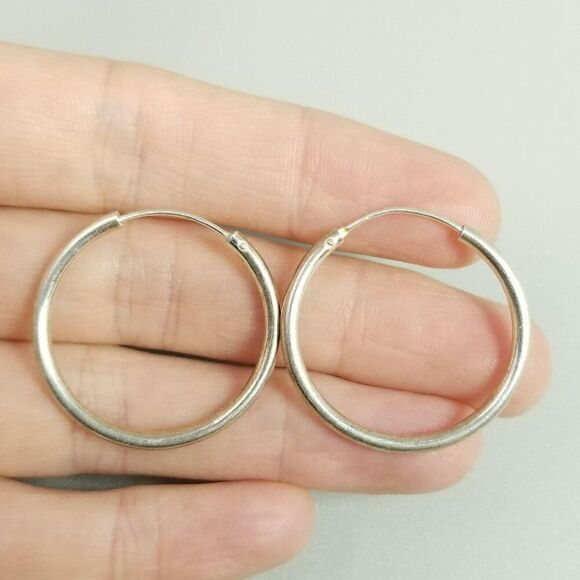 Vintage Sterling Silver Thin Hollow Tube Infinity Hoop Earrings, 1 Inch Size - Picture 6 of 8